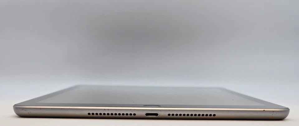 Apple iPad 5th Generation, 32GB, Cellular, Unlocked, Grey - photo 5