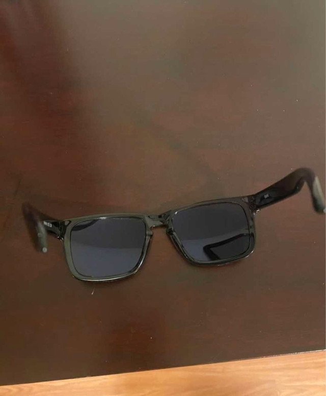 Stylish Black Sunglasses with Blue Lenses - photo 2
