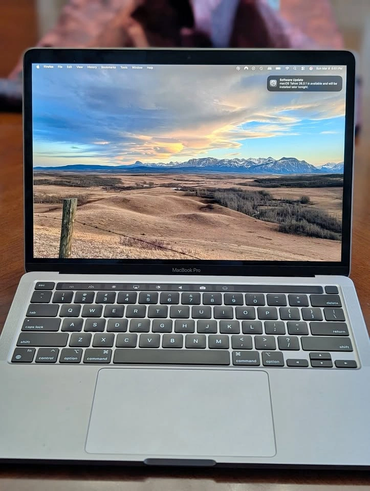 MacBook Pro M2 98% battery life