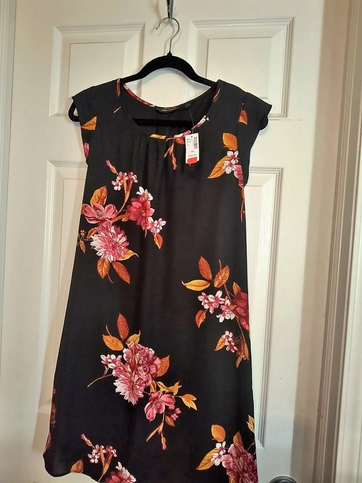 REDUCED PRICE - Brand new flowery dress