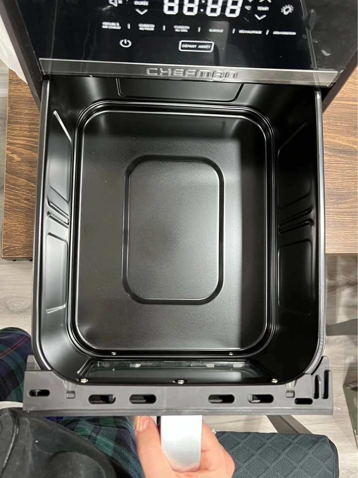 Chefman TurboFry 8.5L Air Fryer - New (Missing Racks) - photo 3