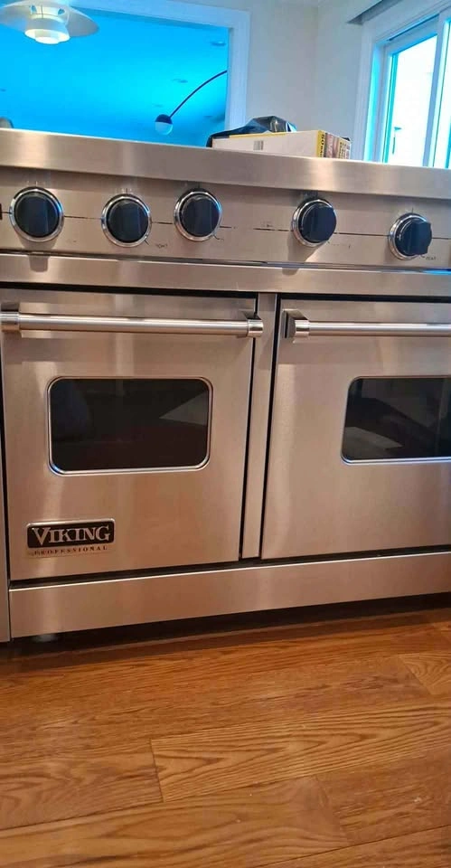Viking Professional 48" Gas Range - 6 Burners + Griddle - photo 4