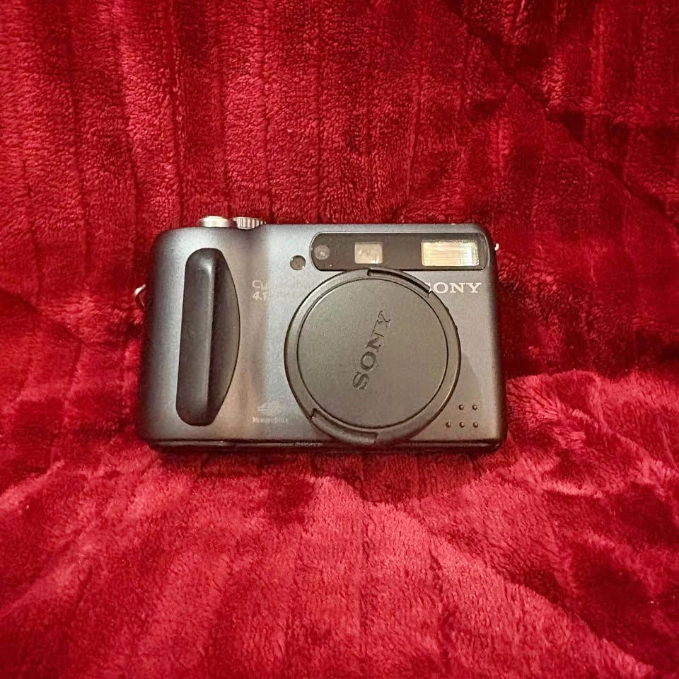 Sony DSC-S85 Digital Camera
