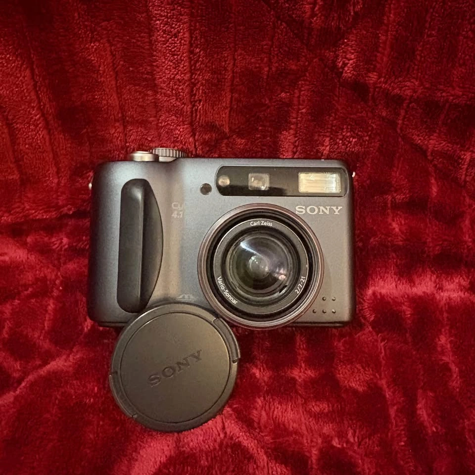 Sony DSC-S85 Digital Camera - photo 2