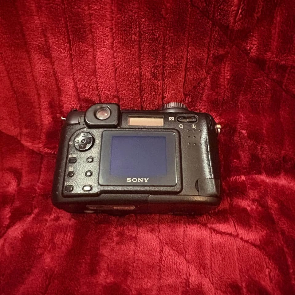Sony DSC-S85 Digital Camera - photo 3