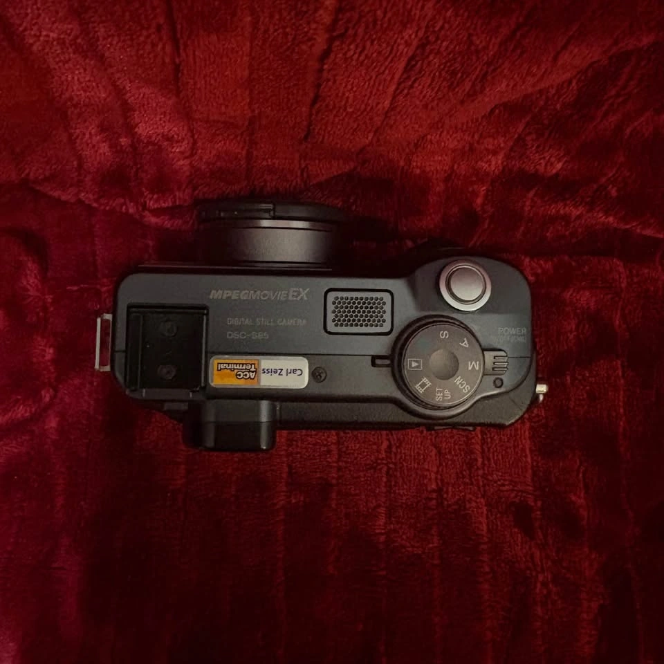 Sony DSC-S85 Digital Camera - photo 4