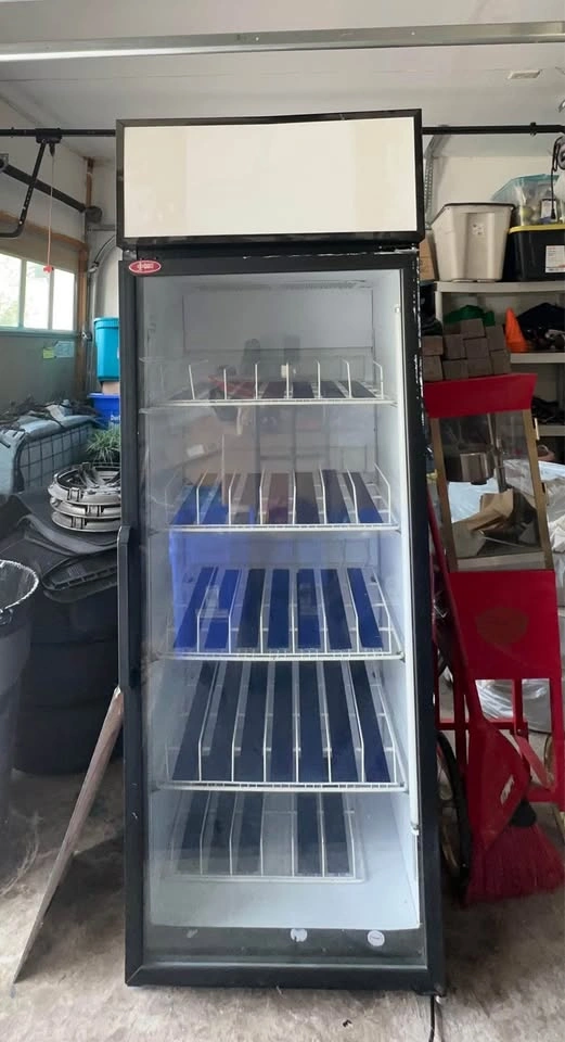 Commercial Glass Door Display Fridge – Works Great! - photo 3