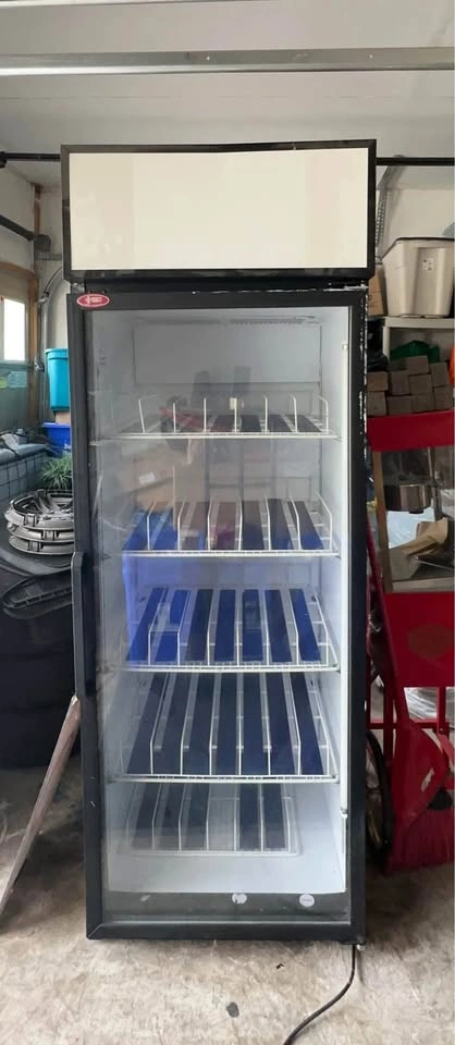 Commercial Glass Door Display Fridge – Works Great! - photo 5