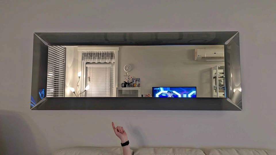 Stunning Decorative One-Piece Glass Mirror