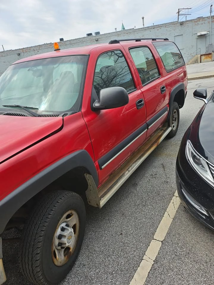 2003 Chevrolet Suburban 2500 LS - photo 2
