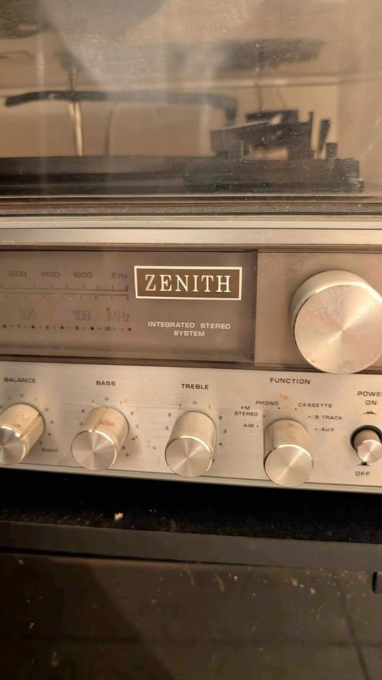 Zenith Integrated Stereo System with Allegro 500 Speakers
