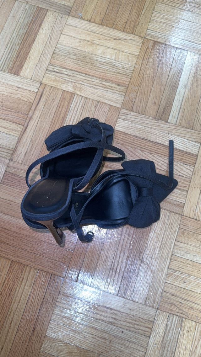 Anne Michelle Bow Heels - Size 8 - photo 3