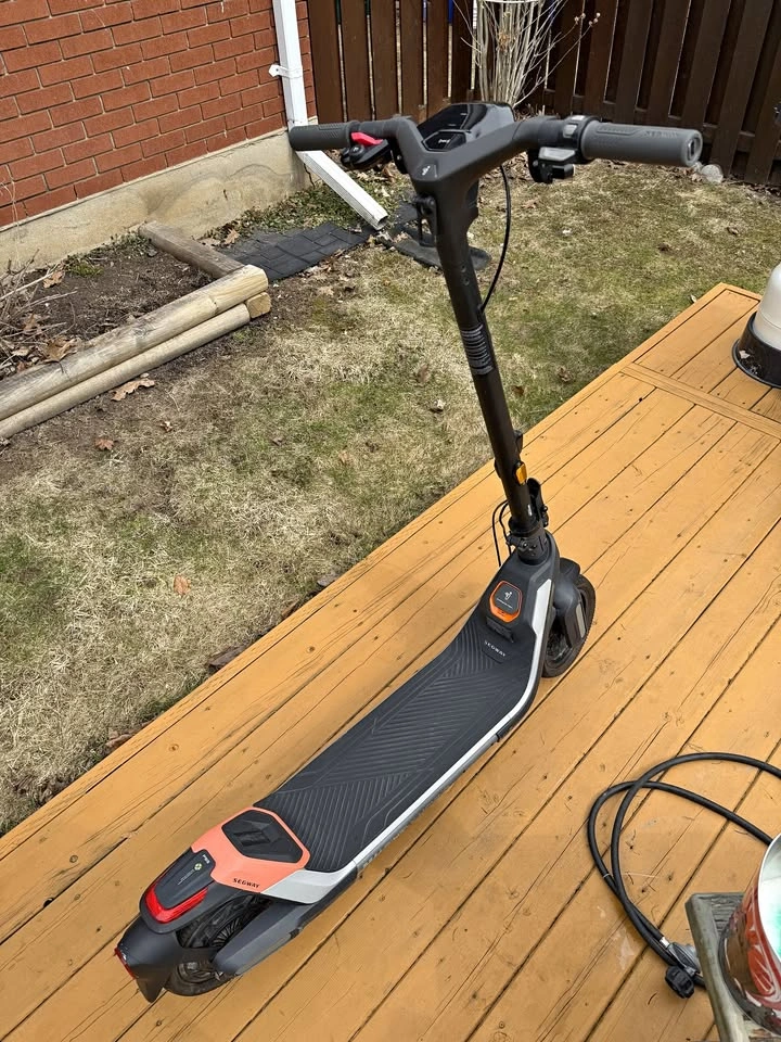 Segway Ninebot P65 Electric Scooter - 1119km - Works Perfectly