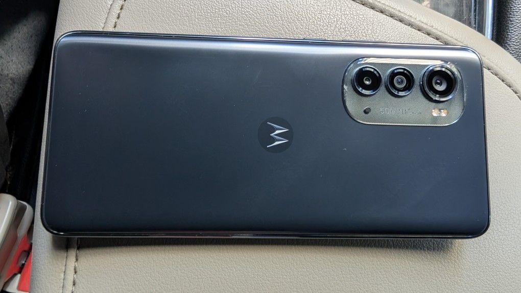 Used Motorola Edge 2022, Well Maintained Phone, Still Receiving - photo 3