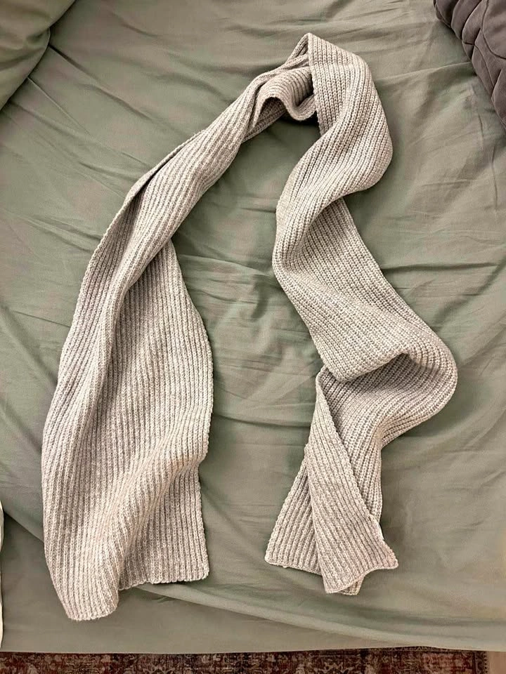 Gap gray knit scarf