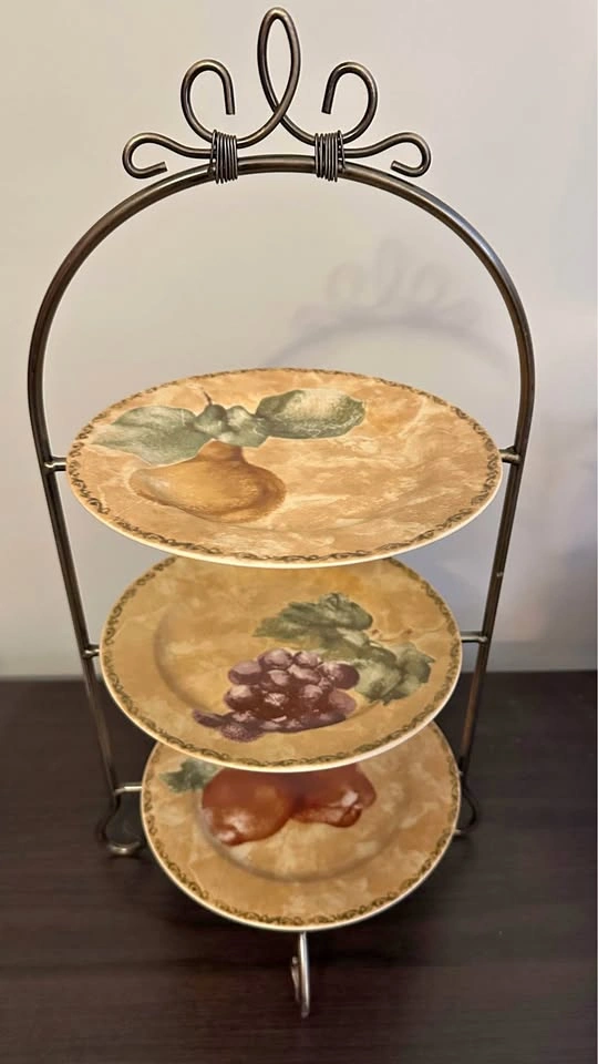 Plate holder w 3 plates