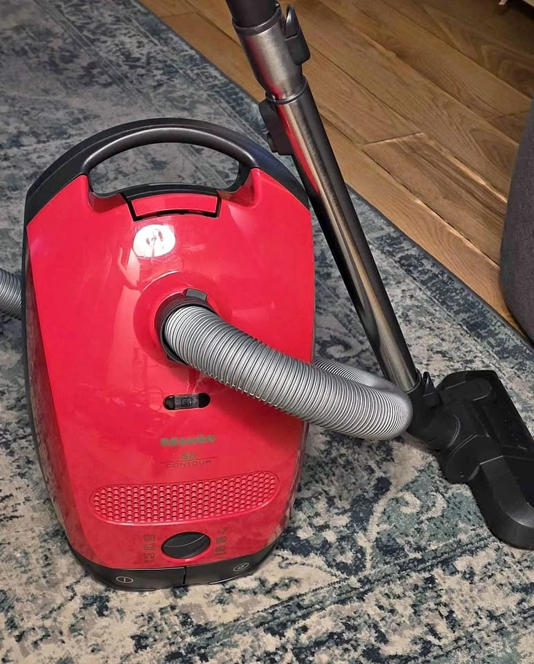 Miele S2 Contour Canister Vacuum (S2180)