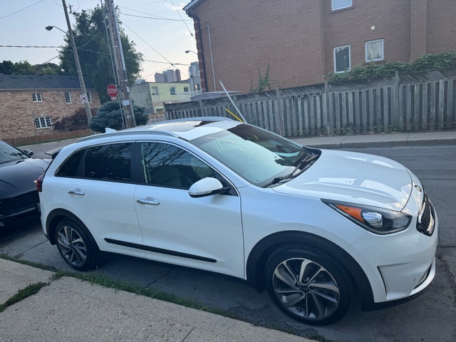 2017 Kia Niro SX Hybrid - photo 2