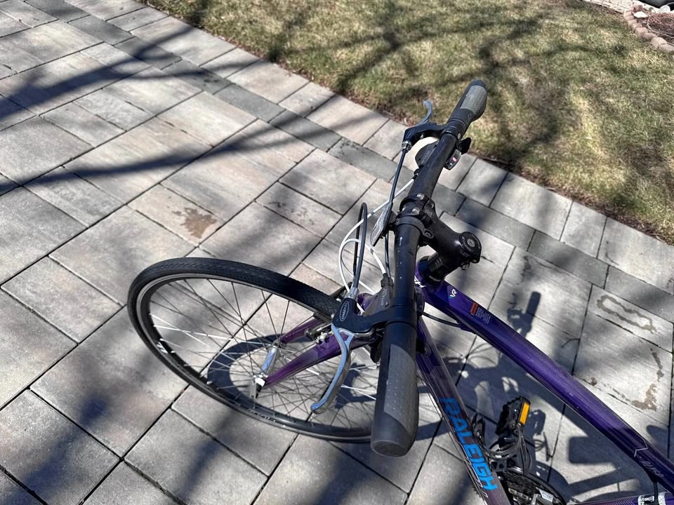 RALEIGH BICYCLE (Female Framing)