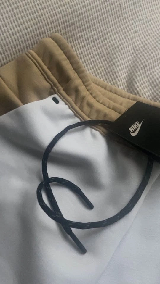 Nike Tech Fleece Full Set - Khaki/White (NWT) L fits M - photo 3