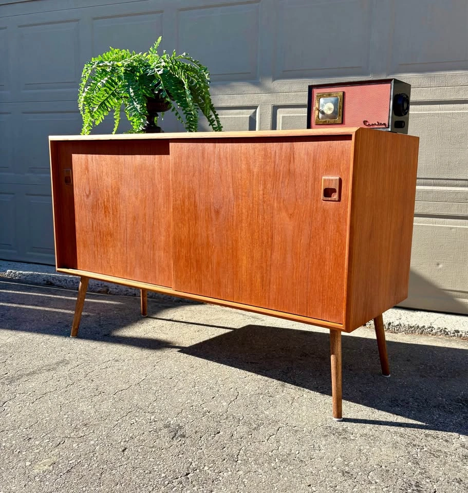 Teak Vintage Mid Century Modern Sideboard / Entertainment Unit - photo 3