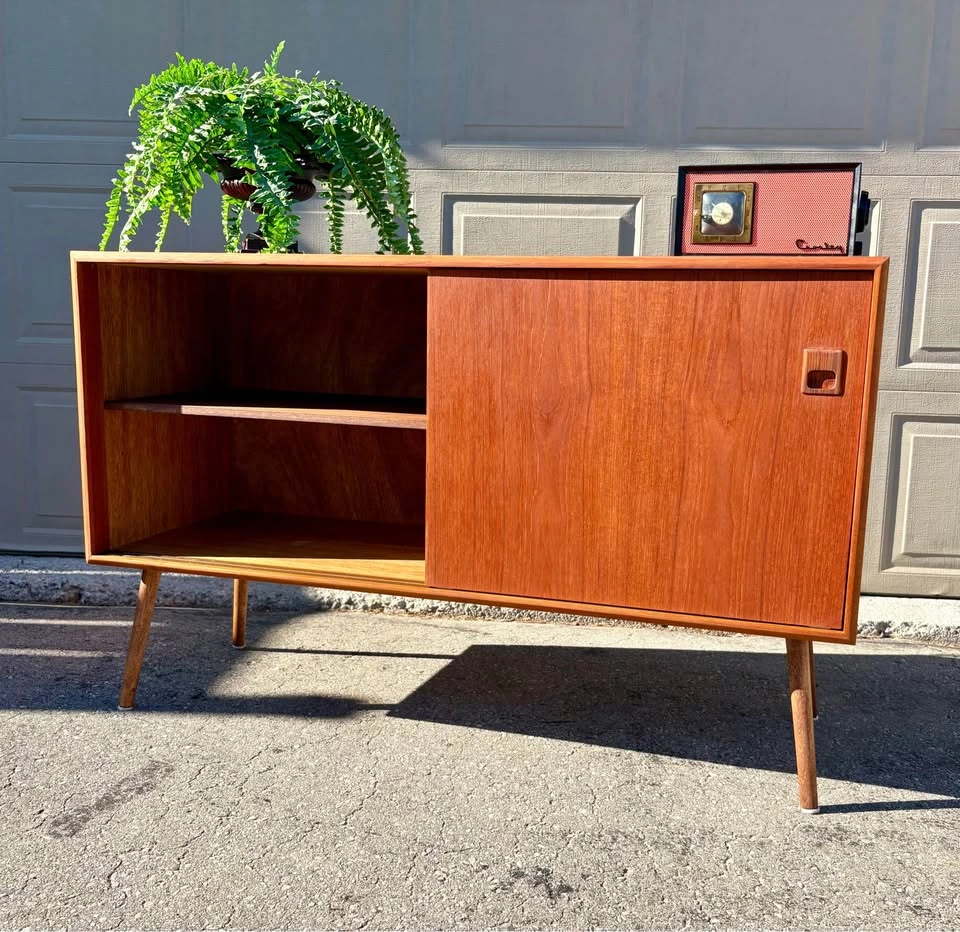 Teak Vintage Mid Century Modern Sideboard / Entertainment Unit - photo 5