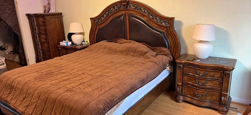 Ornate 5 Piece King Bedroom Set with Dresser & Nightstands