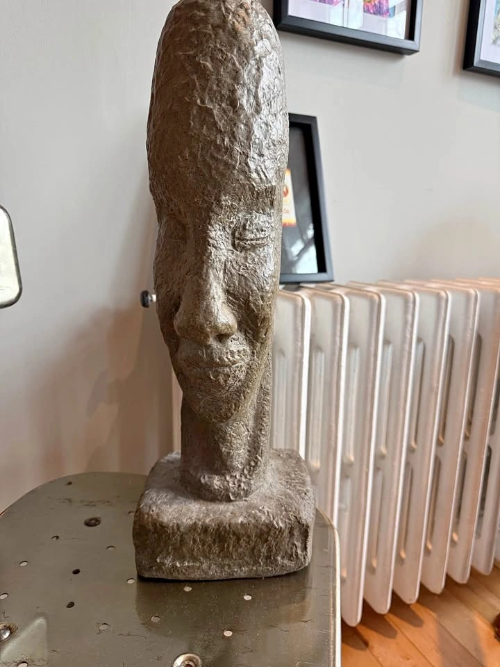 Ornamental head plaster of Paris