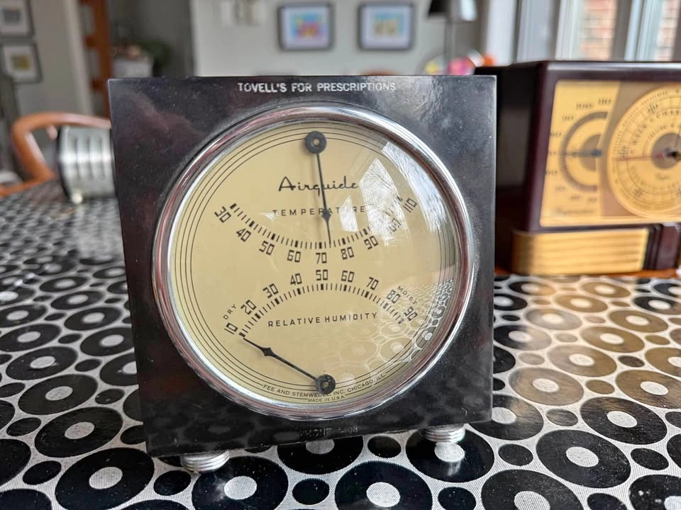 Antique thermometer (humidity doesn’t work)