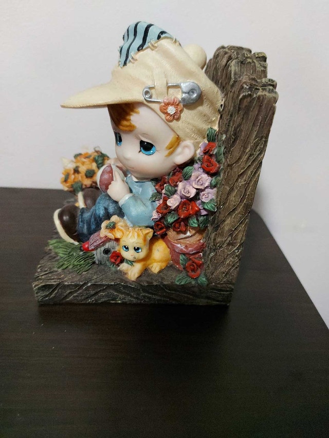 Big Eye Boy Bookend