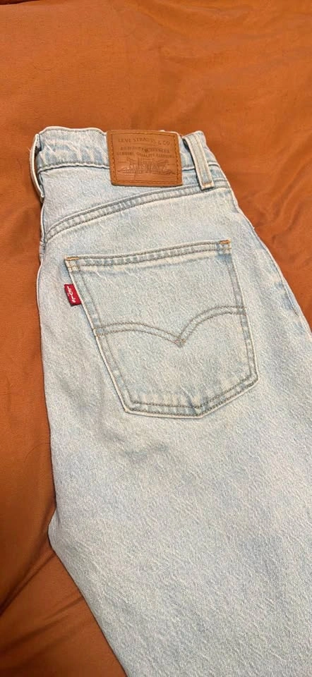 Levis jeans size 26