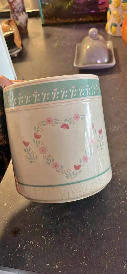 Kitchen utensil holder