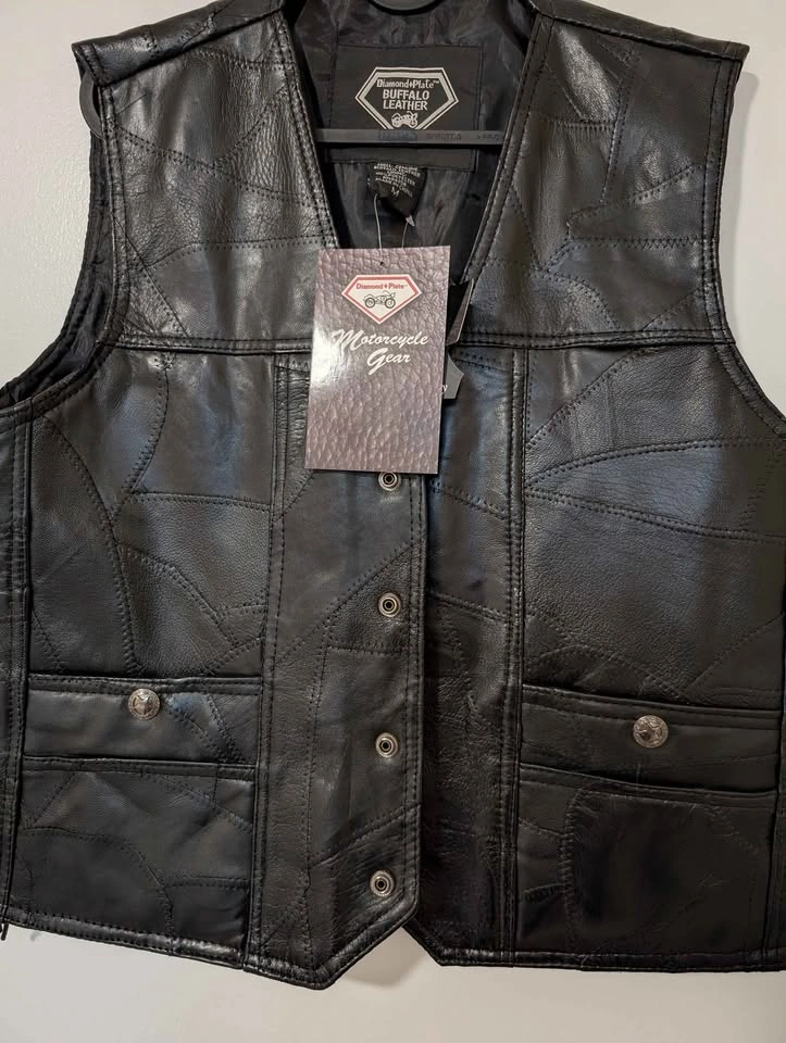 Diamond Plate Buffalo Leather Vest - Size M - photo 2
