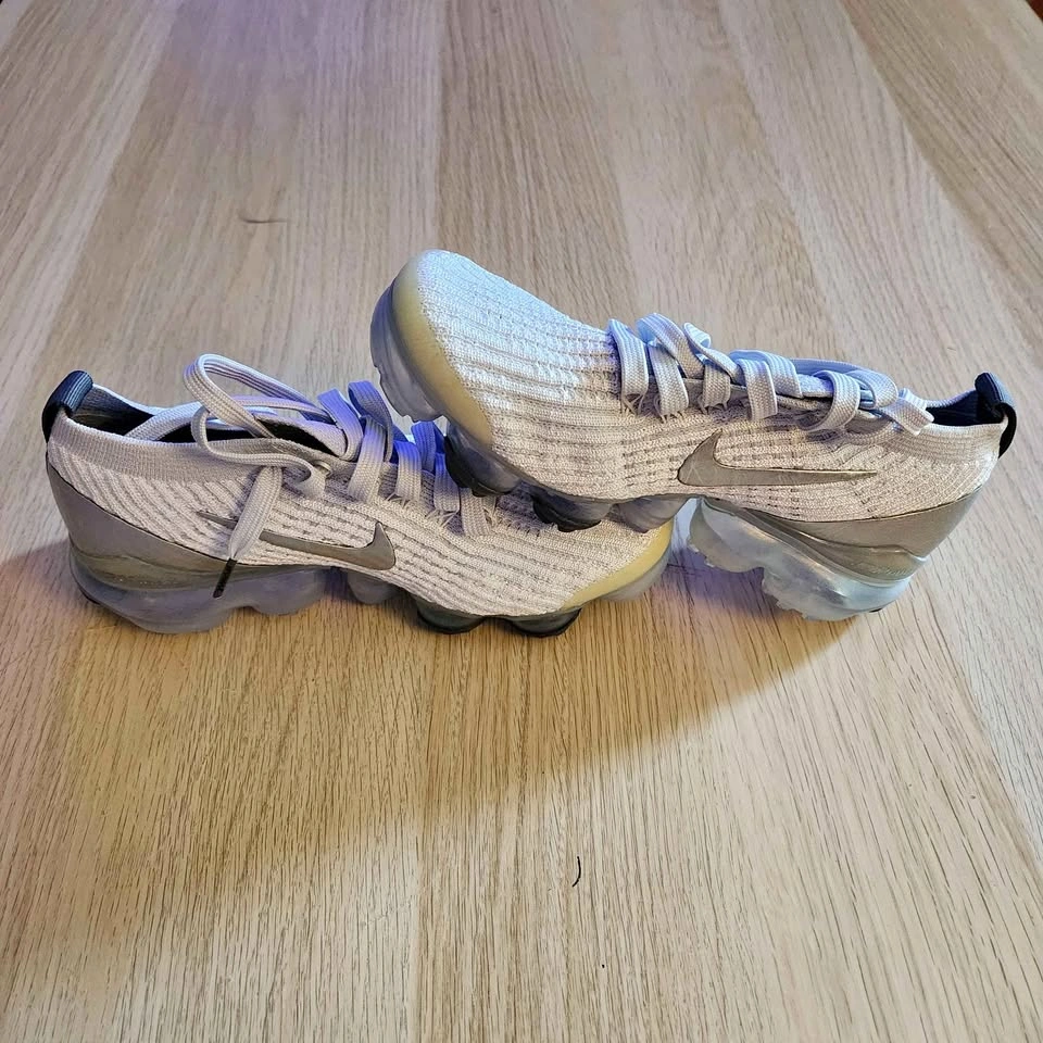 Nike Air VaporMax 3.0 Flyknit Women's Size 5