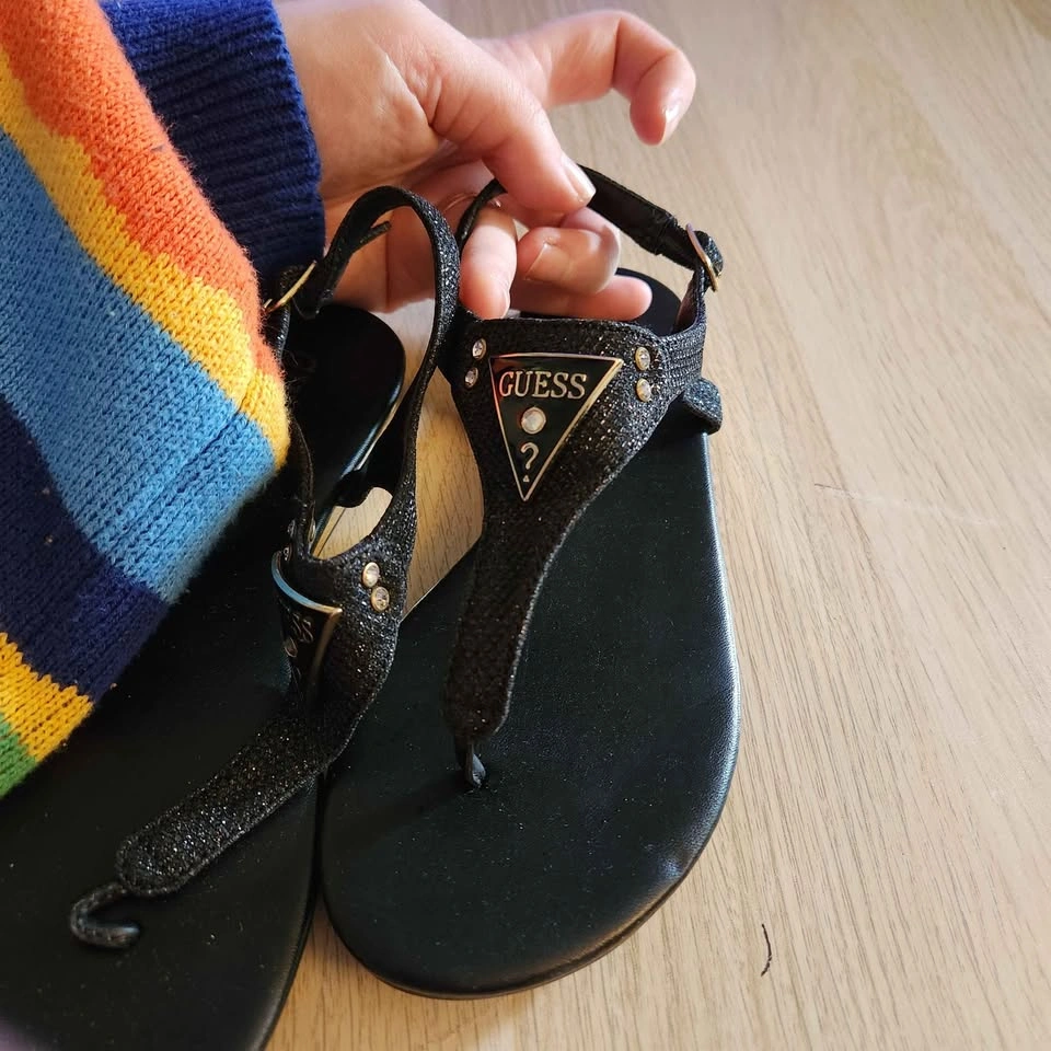 New GUESS black glittery ankle strap sandals size 5 - photo 3