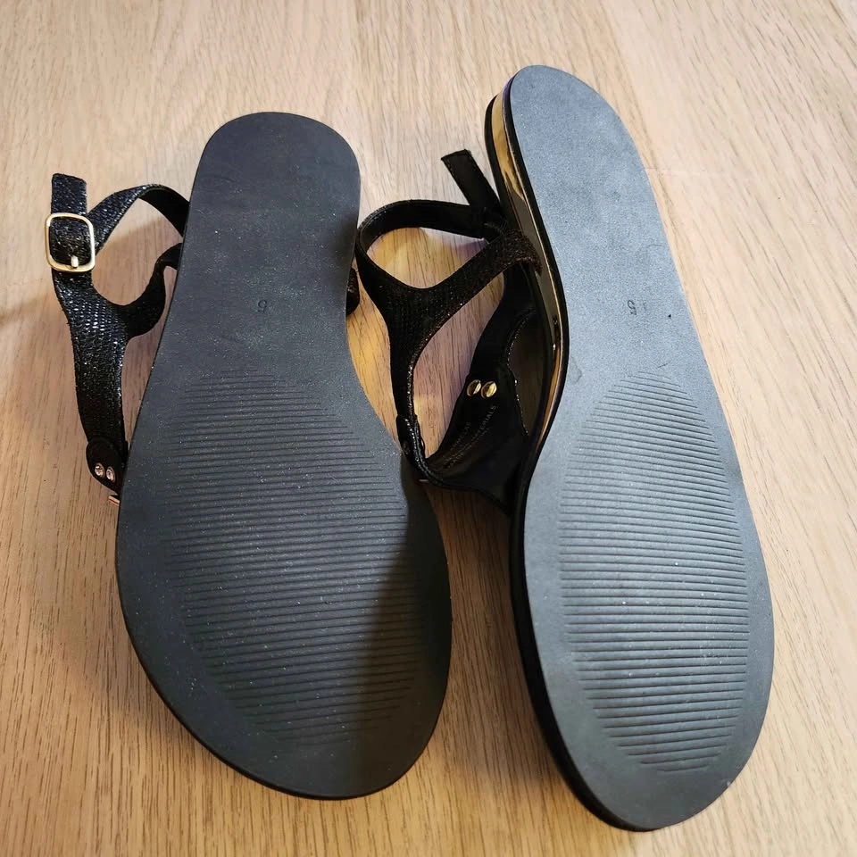 New GUESS black glittery ankle strap sandals size 5 - photo 4