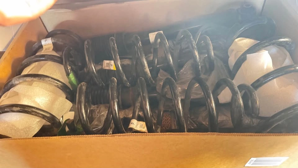OEM Tesla Model 3 Performance Suspension - Low KM - photo 4