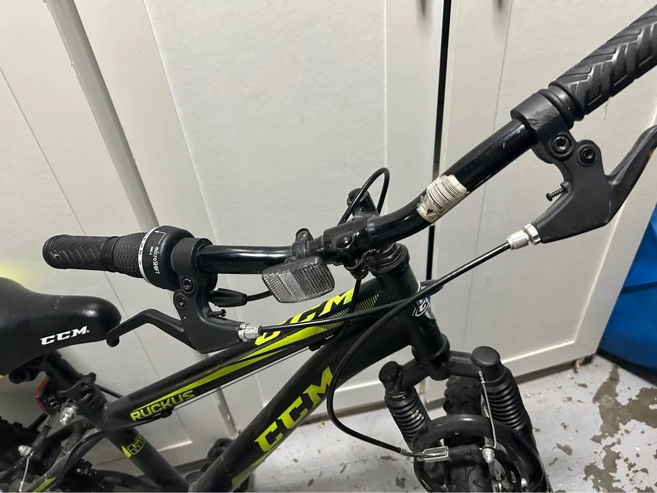 Kids Mountain Bikes - Good Condition - photo 2