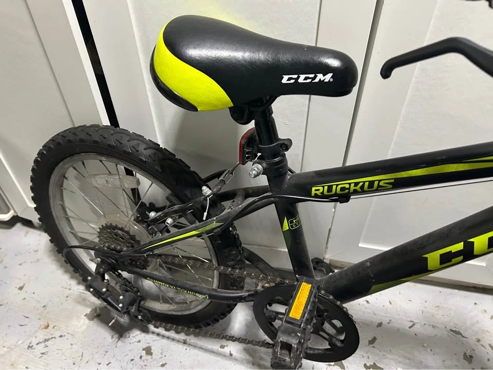 Kids Mountain Bikes - Good Condition - photo 4