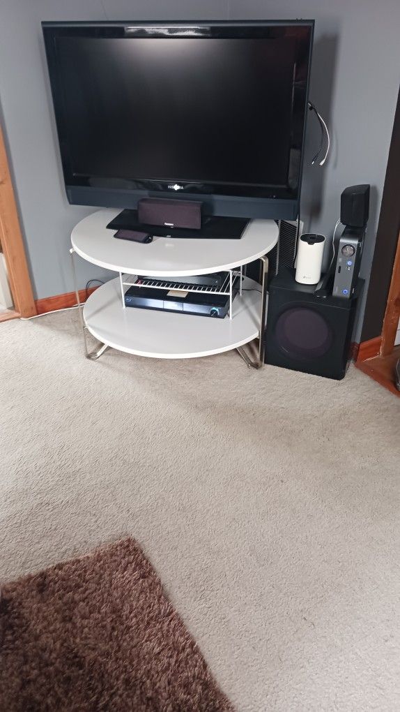 Round Coffee Table/Entertainment Stand - photo 2