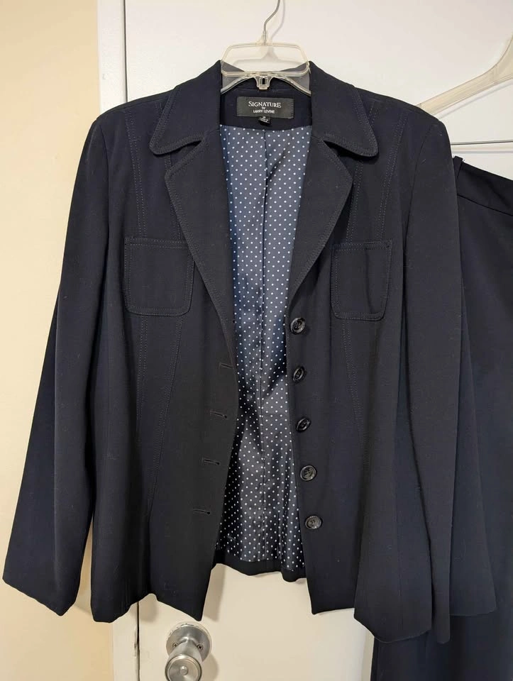 Woman suit - Signature by Larry Levine Black Pantsuit Size 10 - photo 3