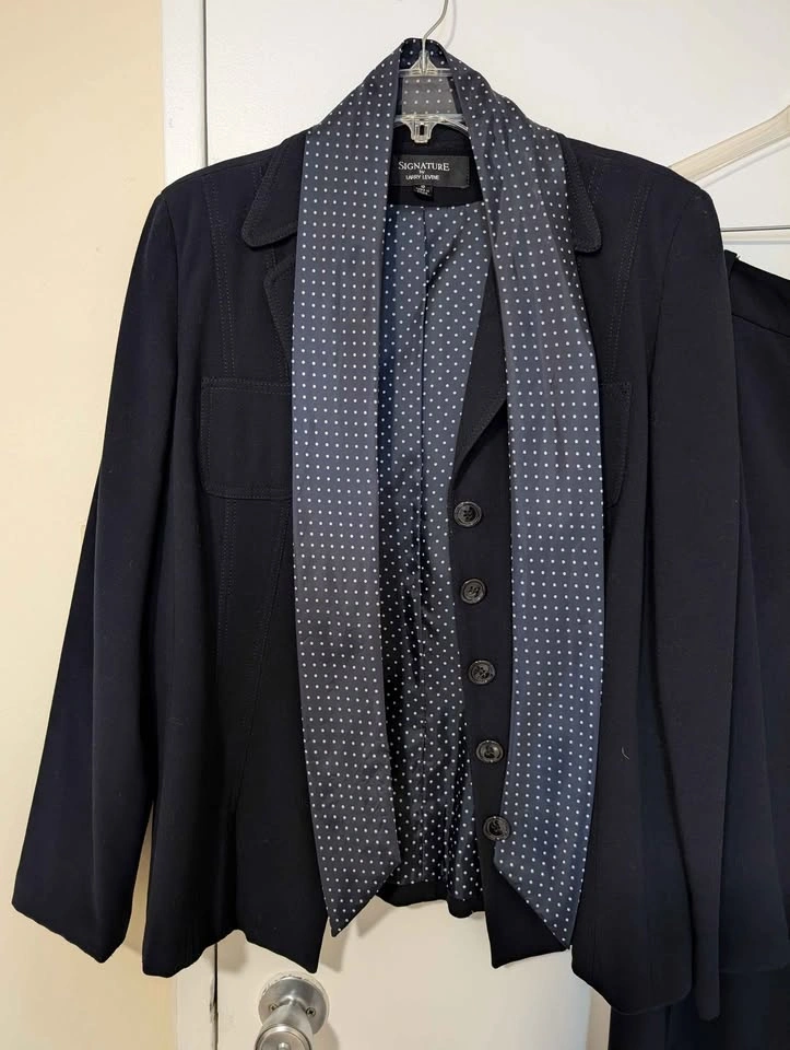Woman suit - Signature by Larry Levine Black Pantsuit Size 10 - photo 4