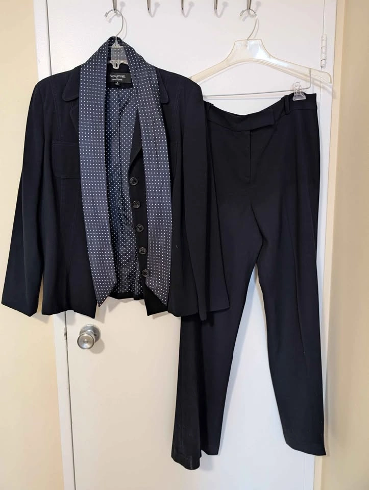 Woman suit - Signature by Larry Levine Black Pantsuit Size 10 - photo 5