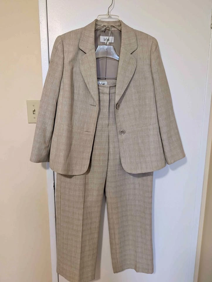 Women's suit - Le Suit pantsuit size 12