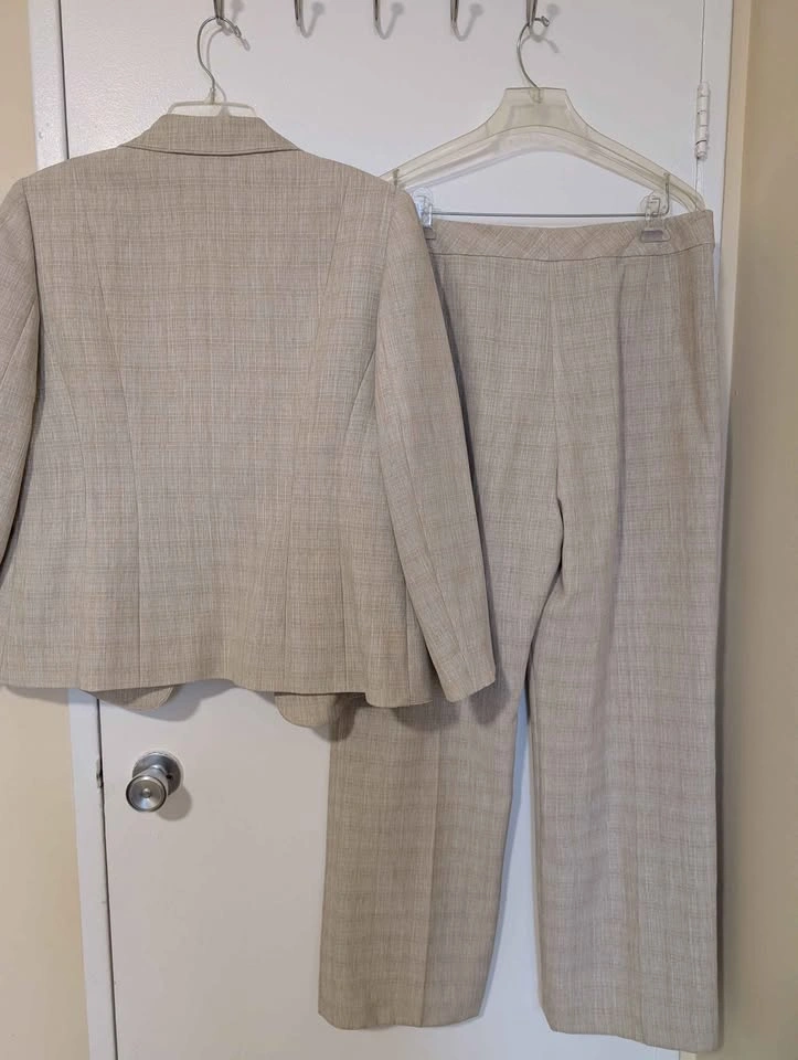 Women's suit - Le Suit pantsuit size 12 - photo 2