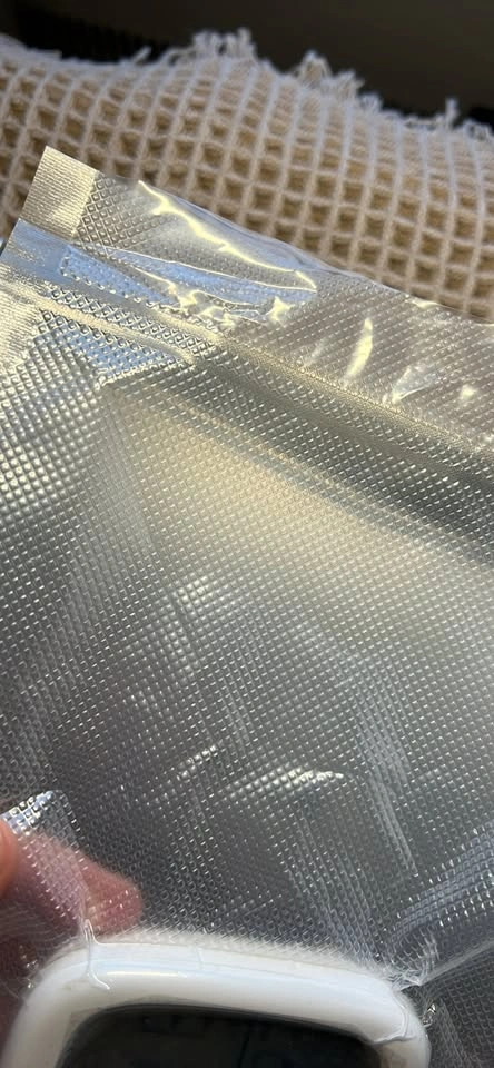 AICOK Vacuum Sealer with lots of bags - photo 3