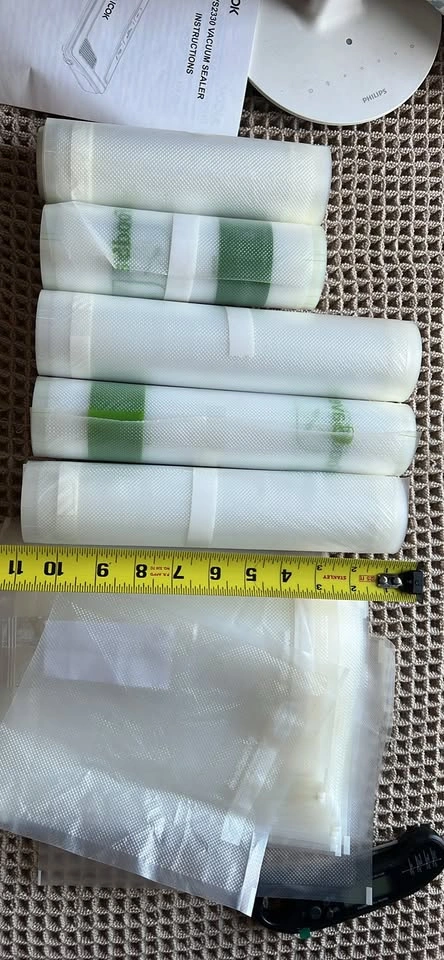 AICOK Vacuum Sealer with lots of bags - photo 5