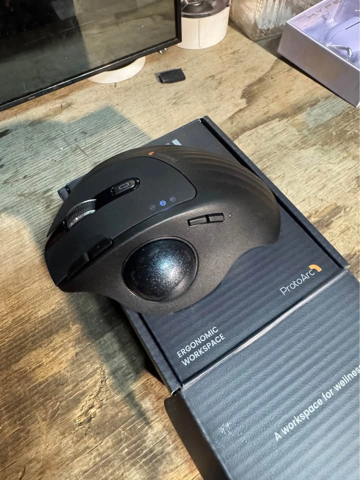 Ergonomic Wireless Trackball Mouse - photo 2