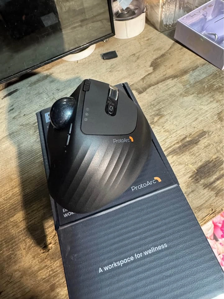 Ergonomic Wireless Trackball Mouse - photo 3