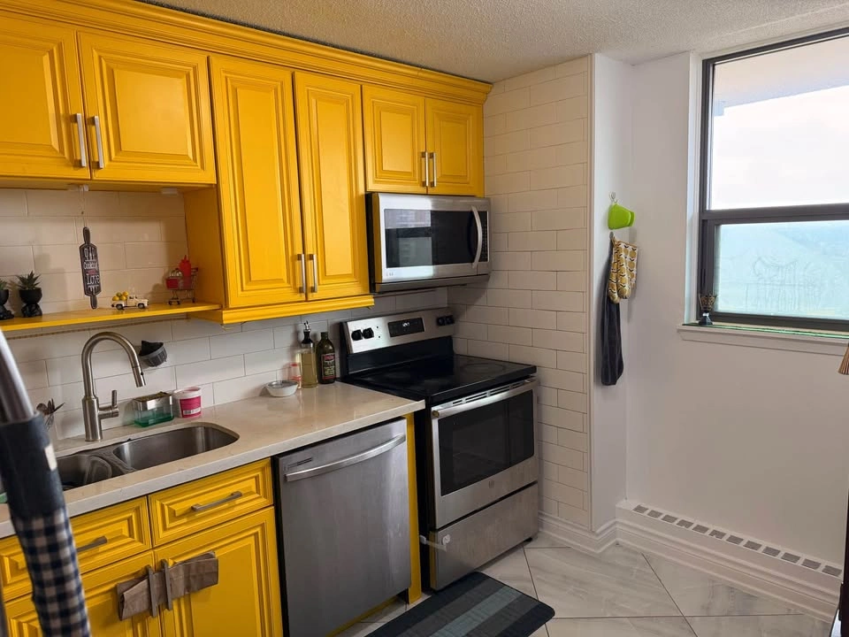 2 Beds 2 Baths - Apartment - photo 2